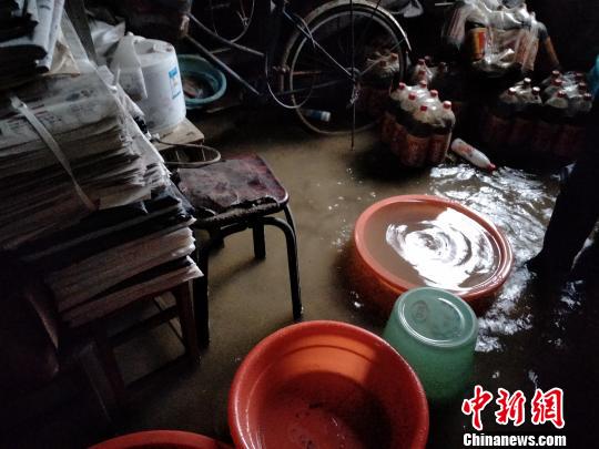 [新聞] 暴雨襲南京見聞：河流水位上漲民眾家中成“澤國”